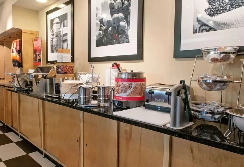 ホテル Hampton Inn Louisvilleairport