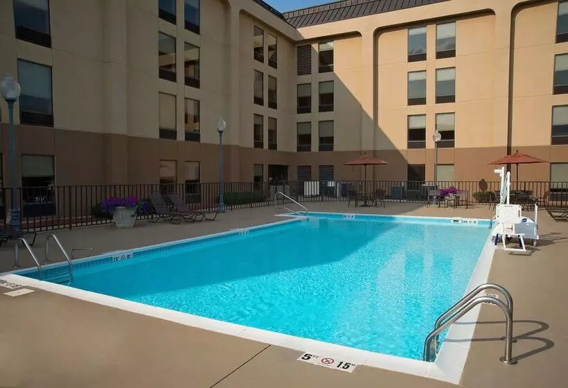 ホテル Hampton Inn Louisvilleairport