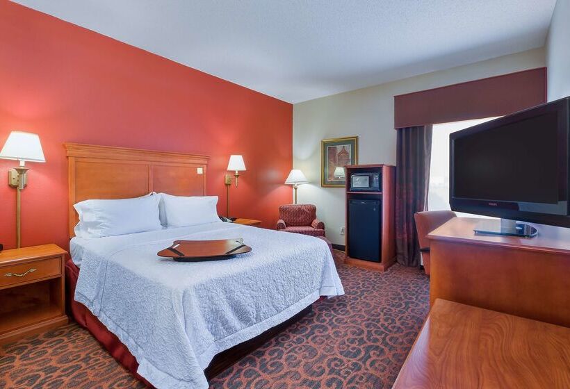 هتل Hampton Inn Marion