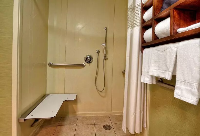 هتل Hampton Inn New Bern