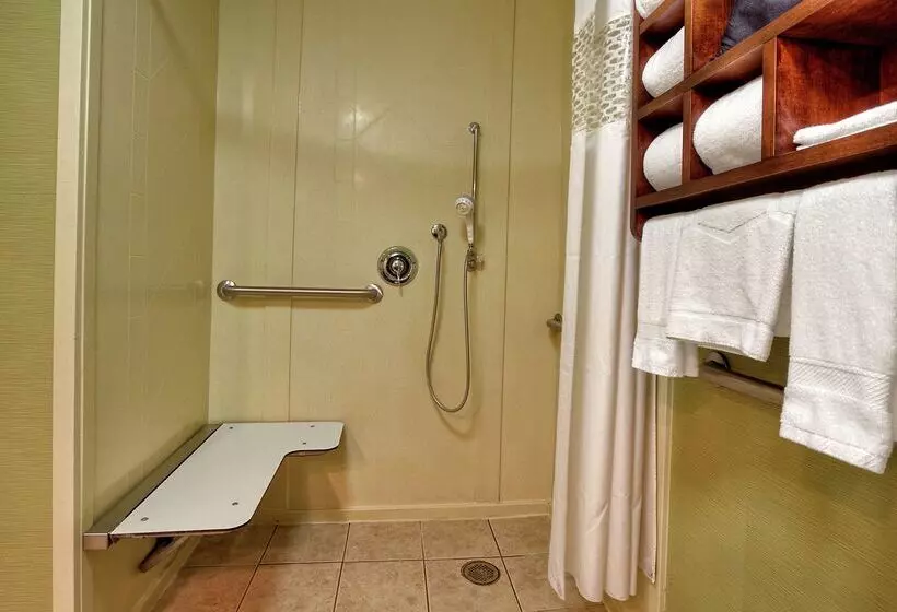 هتل Hampton Inn New Bern