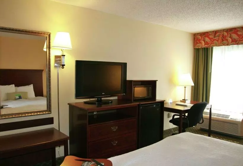 هتل Hampton Inn New Bern