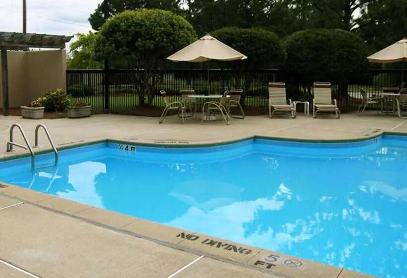 هتل Hampton Inn New Bern