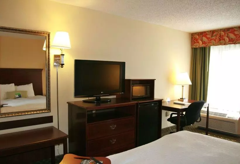 هتل Hampton Inn New Bern