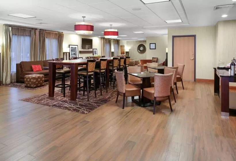 هتل Hampton Inn Portage