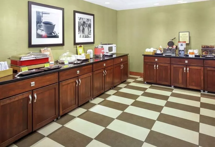 هتل Hampton Inn Portage