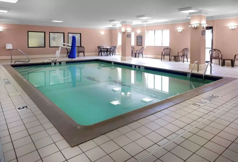 هتل Hampton Inn Portage