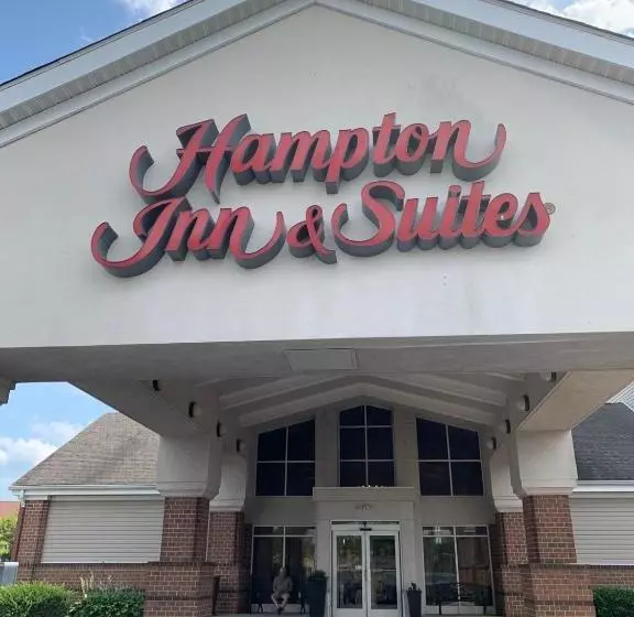 هتل Hampton Inn And Suites Scottsburg