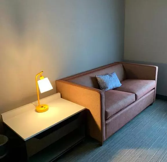 هتل Hampton Inn And Suites Scottsburg