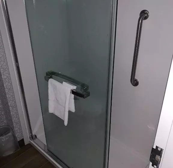 هتل Hampton Inn And Suites Scottsburg