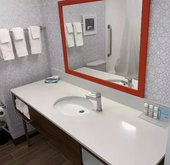 هتل Hampton Inn And Suites Scottsburg