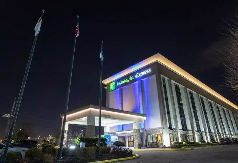 Отель Holiday Inn Express   Newark Airport   Elizabeth, An Ihg