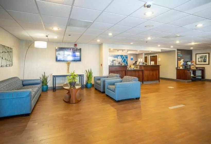 Отель Holiday Inn Express   Newark Airport   Elizabeth, An Ihg