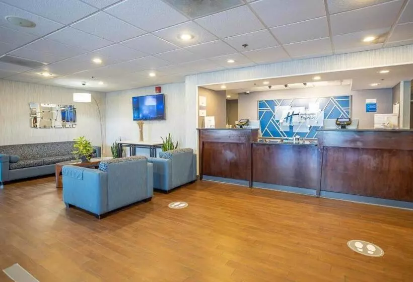 Отель Holiday Inn Express   Newark Airport   Elizabeth, An Ihg