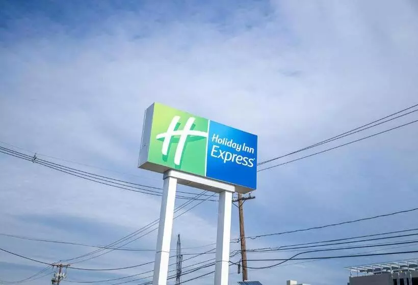 Отель Holiday Inn Express   Newark Airport   Elizabeth, An Ihg