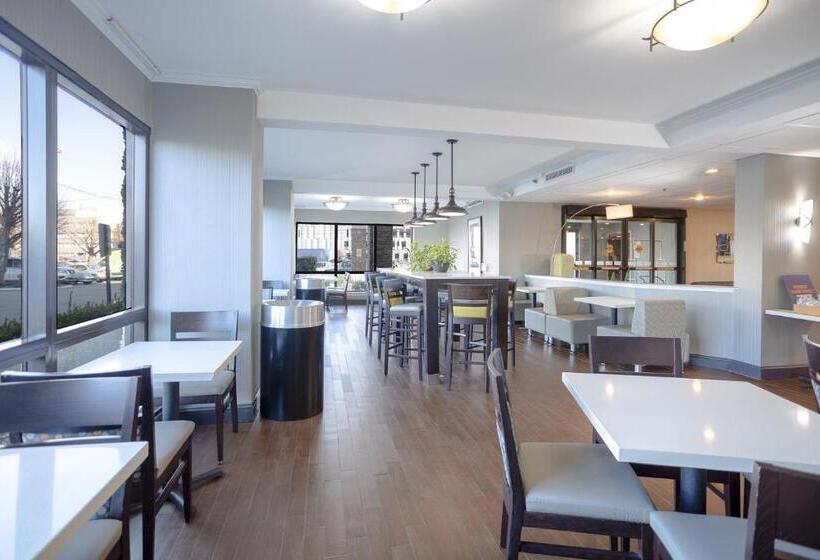 هتل Holiday Inn Express Newark Airport Elizabeth, An Ihg