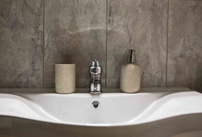 Best House, Kolchidos, Ampelokipoi Metro, Athens