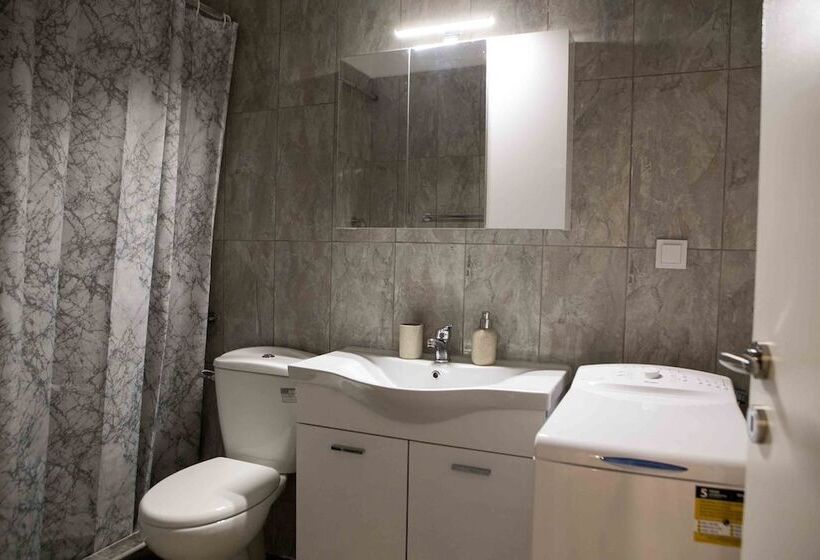 Best House, Kolchidos, Ampelokipoi Metro, Athens