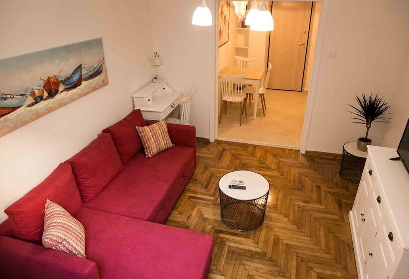 Best House, Kolchidos, Ampelokipoi Metro, Athens