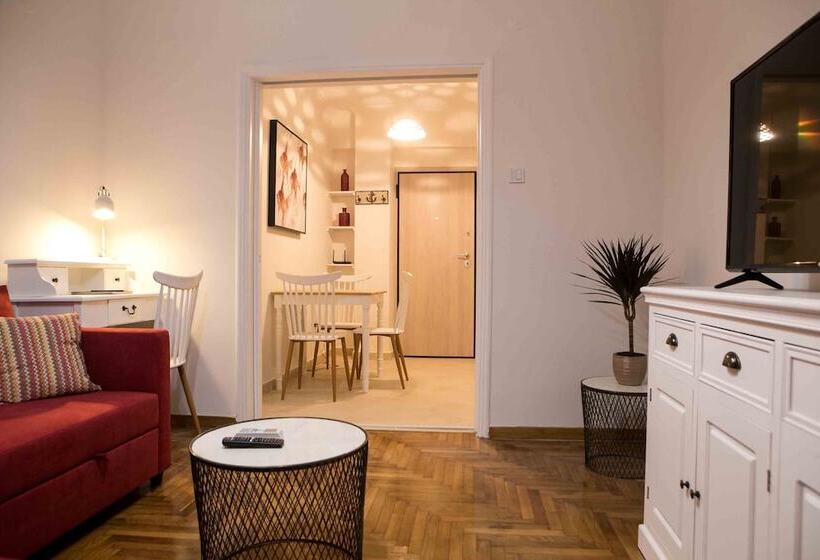 Best House, Kolchidos, Ampelokipoi Metro, Athens