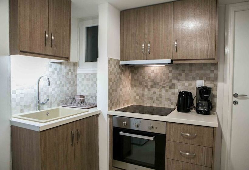 Best House, Kolchidos, Ampelokipoi Metro, Athens