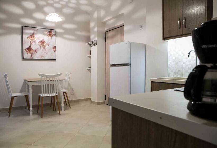 Best House, Kolchidos, Ampelokipoi Metro, Athens