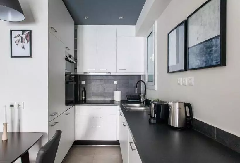 Charming & Comfy 2bd Apartment In Acropolis Area By Upstreet