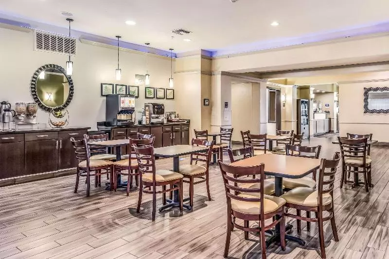 Hotelli Mainstay Suites