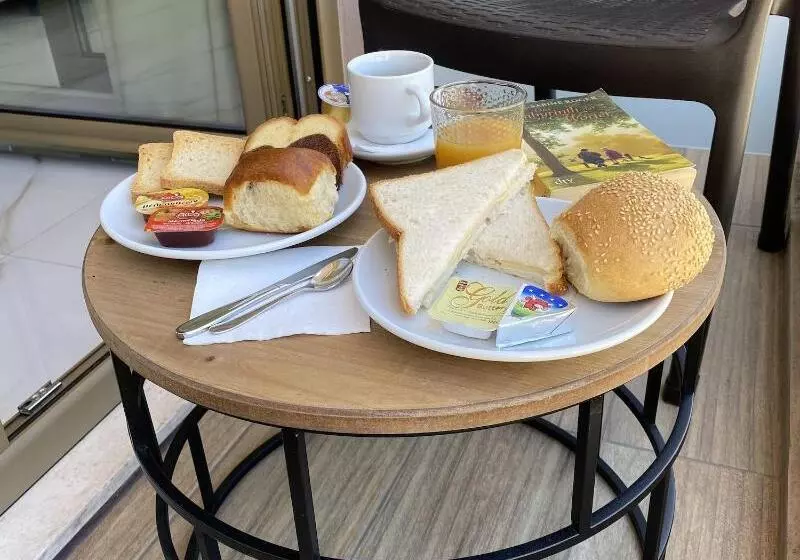 Hotelli Marvel Deluxe Rooms