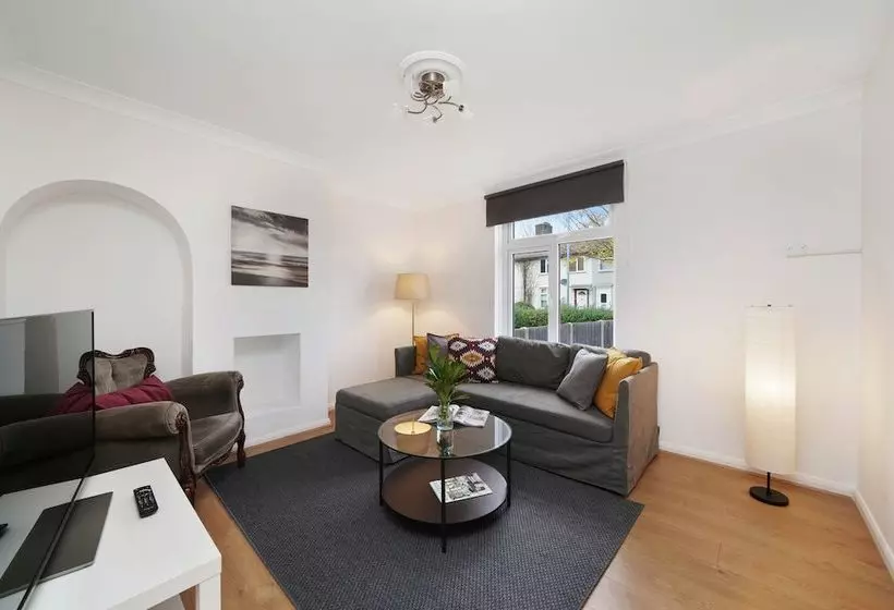 ペンション Dagenham Gardens