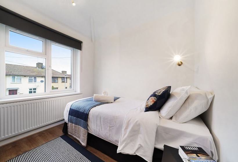 펜션 Dagenham Gardens