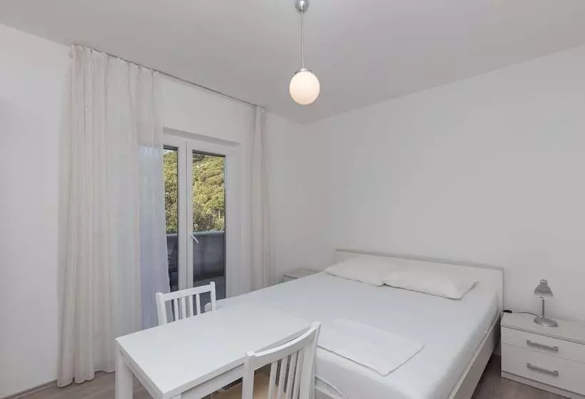 ペンション Rooms Villa Basica