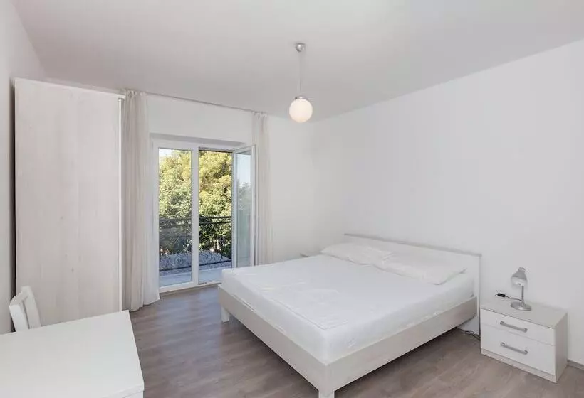 ペンション Rooms Villa Basica