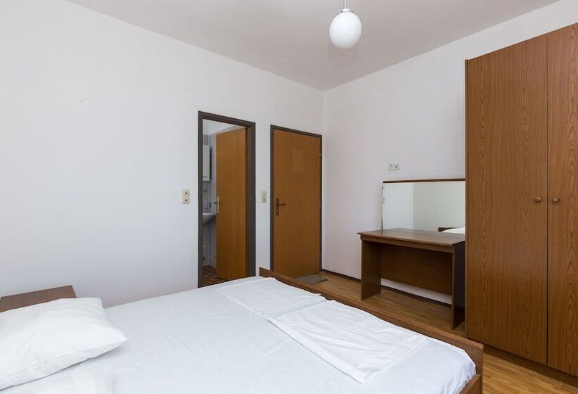 פנסיון Rooms Villa Basica