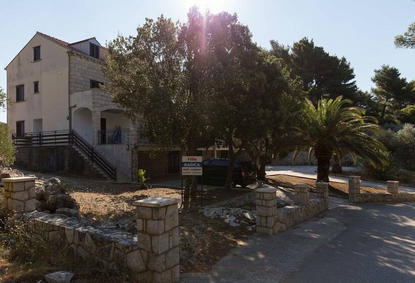 פנסיון Rooms Villa Basica