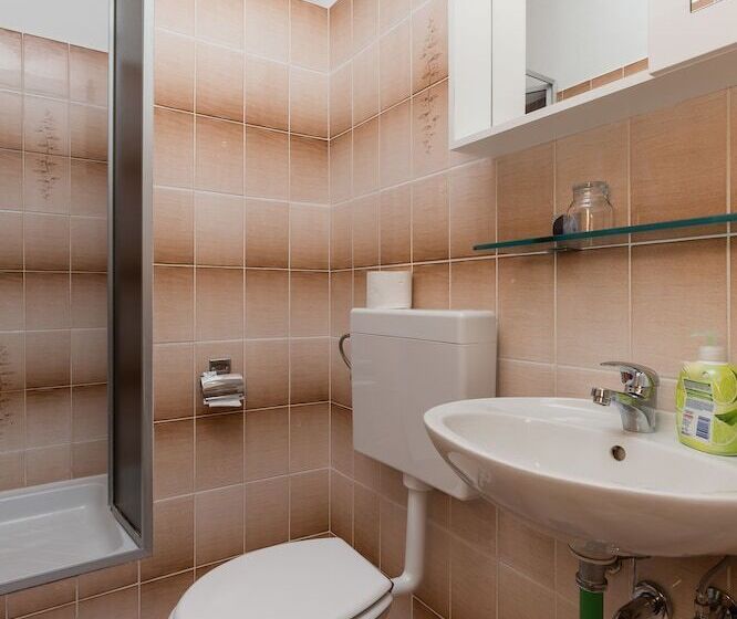 פנסיון Rooms Villa Basica