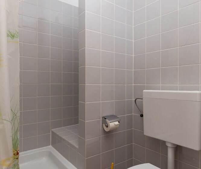 פנסיון Rooms Villa Basica