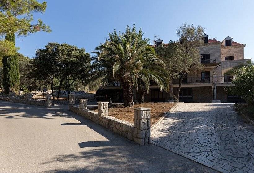 פנסיון Rooms Villa Basica