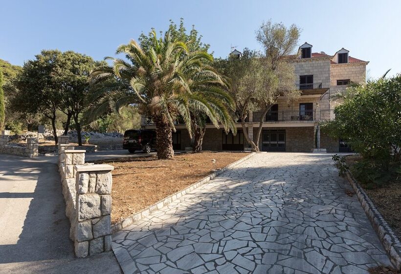 פנסיון Rooms Villa Basica