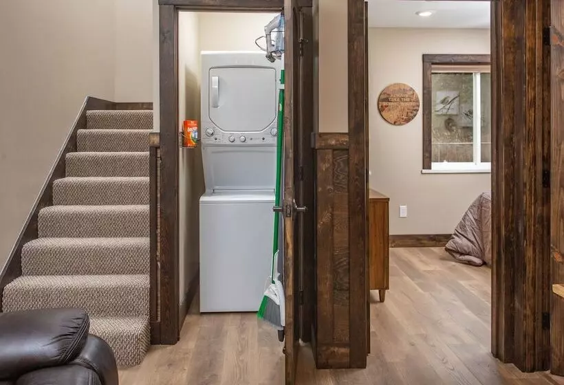 Alaska Back Country Cottages