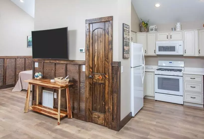 Alaska Back Country Cottages