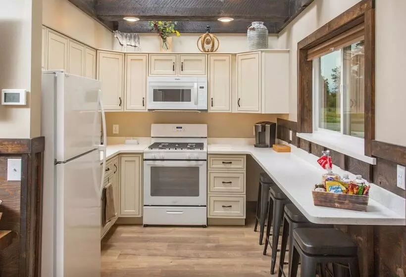 Alaska Back Country Cottages