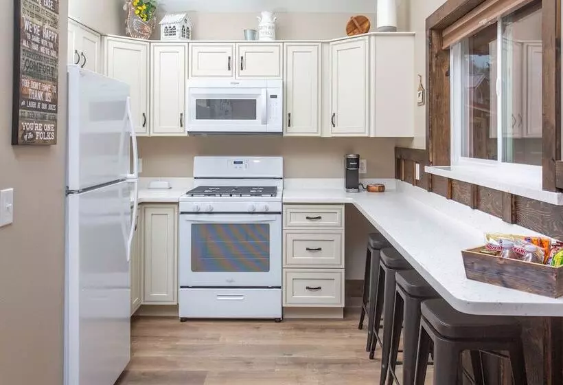 Alaska Back Country Cottages