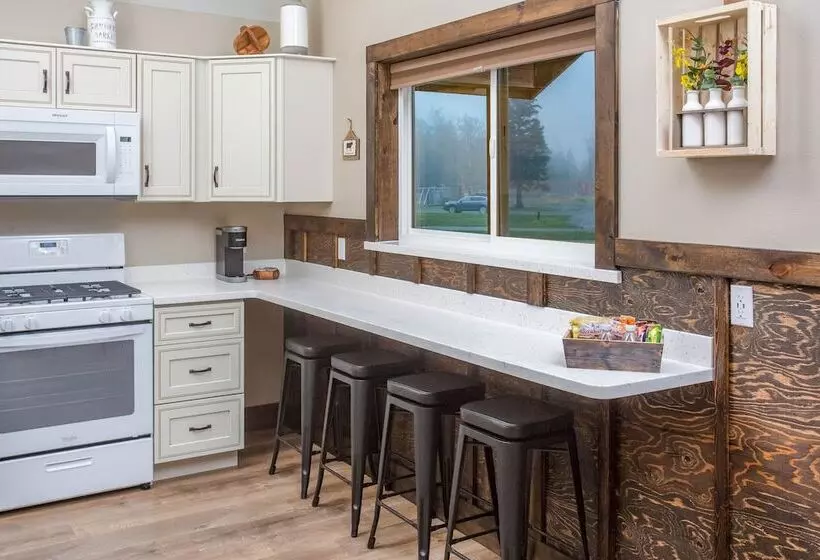 Alaska Back Country Cottages