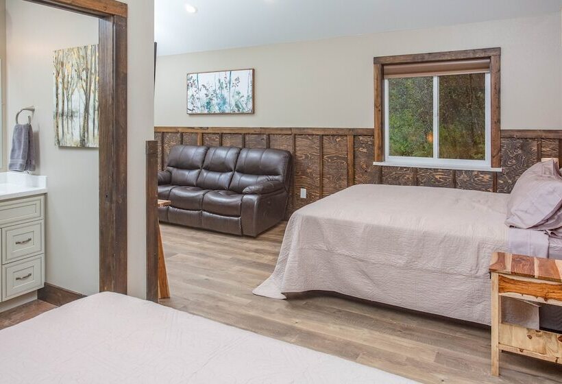 Alaska Back Country Cottages