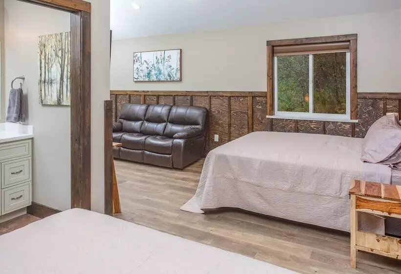 Alaska Back Country Cottages