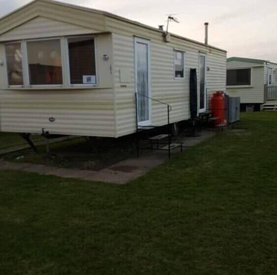 Hotelli T & J S Caravan   251 Happy Day S