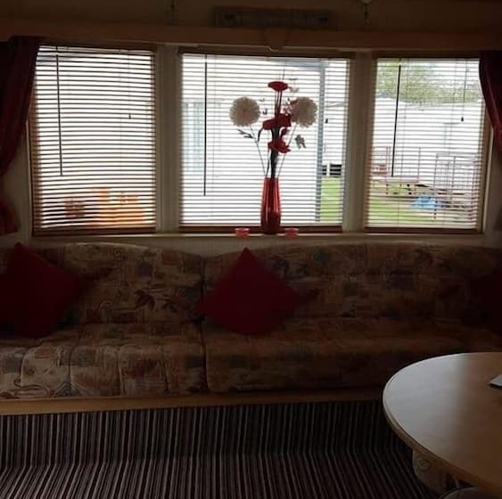 Hotelli T & J S Caravan   251 Happy Day S