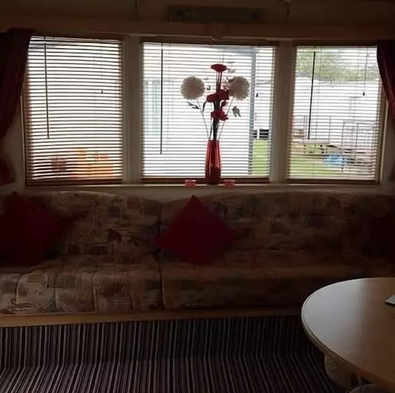 هتل T & J S Caravan   251 Happy Day S