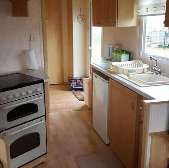 Hotelli T & J S Caravan   251 Happy Day S